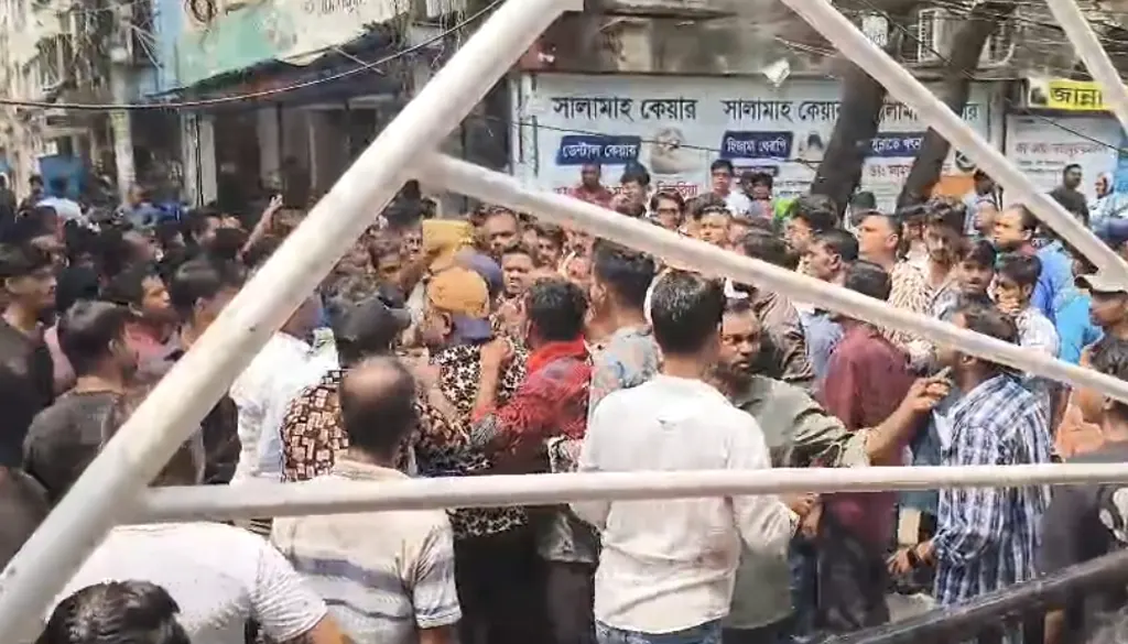 মোহাম্মদপুরে কুরবানির ছাগলের হাট নিয়ে বিএনপি ও অঙ্গসংগঠনের দুই গ্রুপে সংঘর্ষ